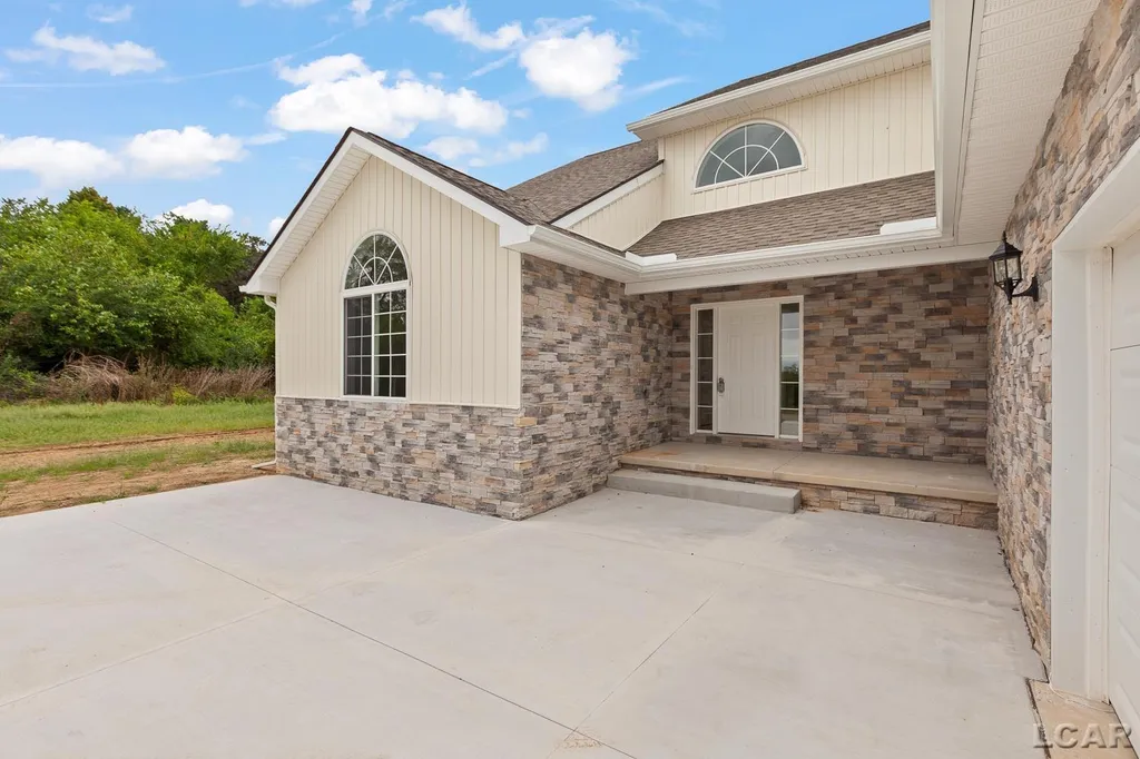 114 Bloomfield Boulevard Norvell Township MI 49230