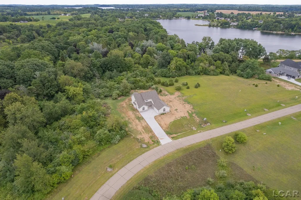 114 Bloomfield Boulevard Norvell Township MI 49230