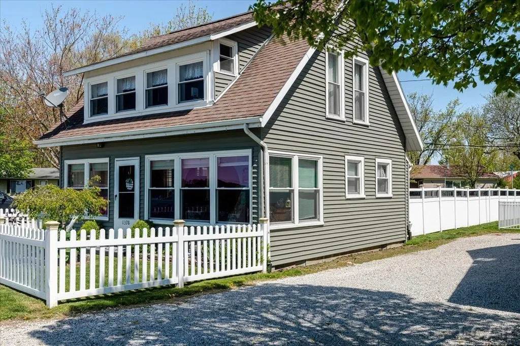1398 Lakeshore Drive Norvell Township MI 49230