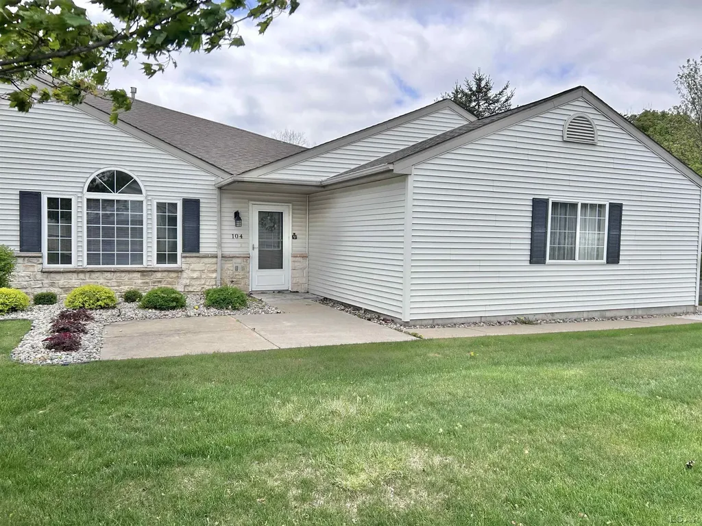 104 Lakewood Drive Madison Charter Township MI 49221