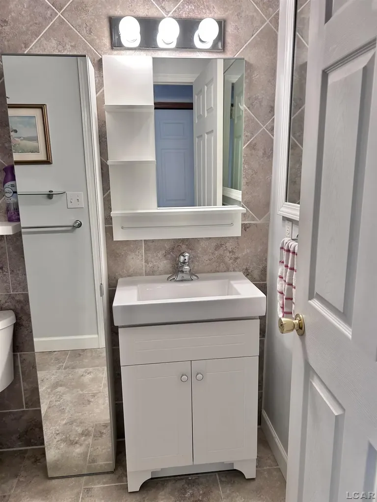 104 Lakewood Drive Madison Charter Township MI 49221