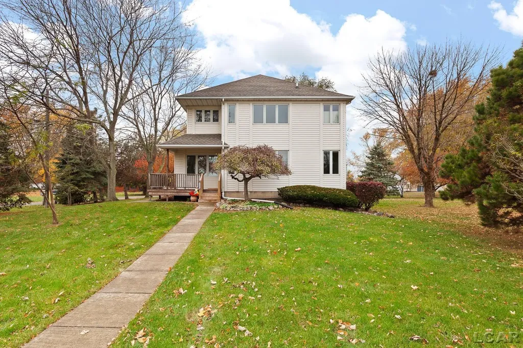 12301 Lakeshore Drive La Salle Township MI 48145