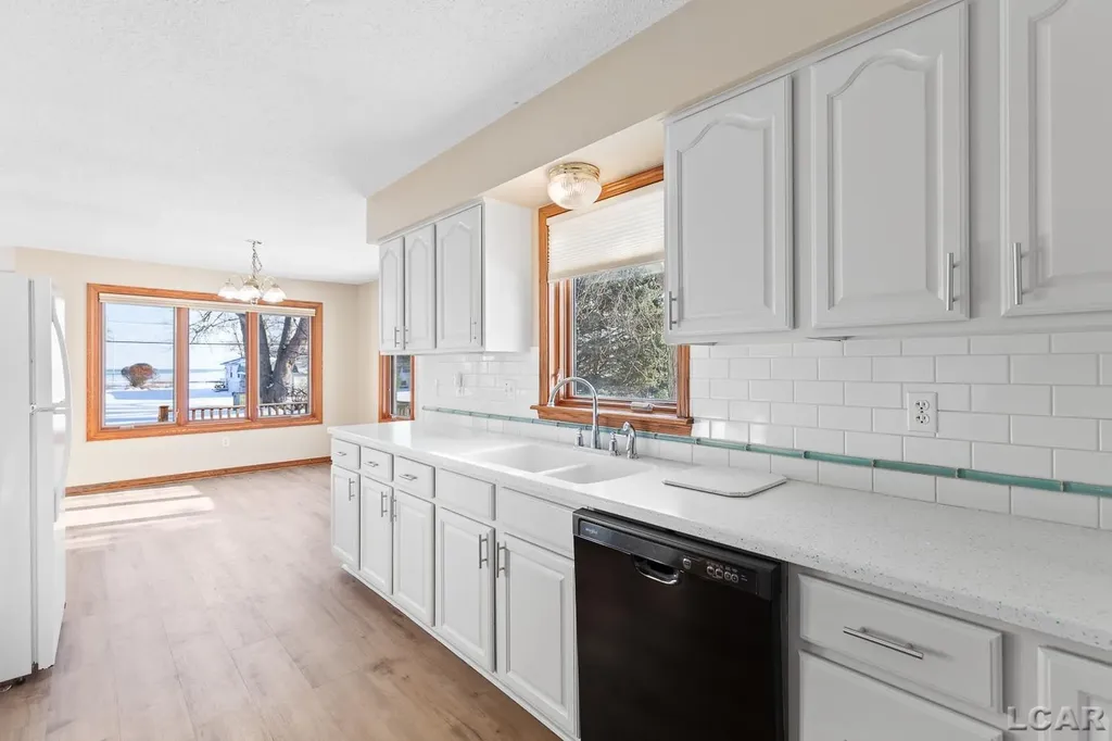 12301 Lakeshore Drive La Salle Township MI 48145