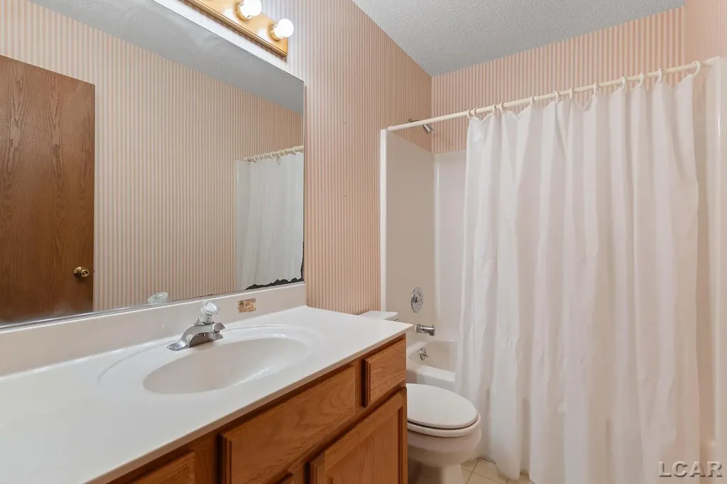 12301 Lakeshore Drive La Salle Township MI 48145