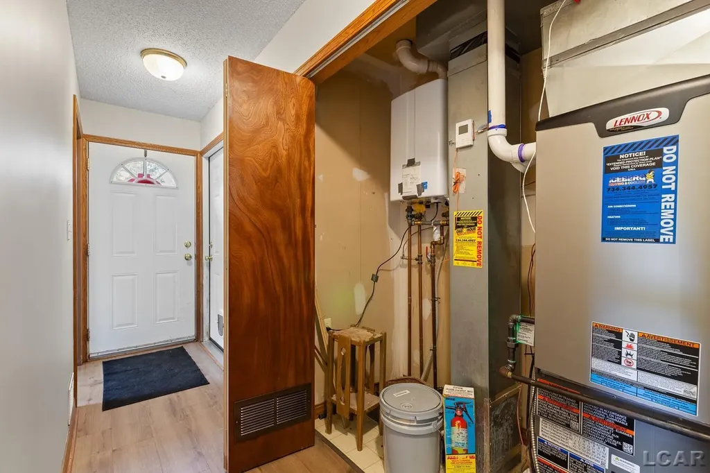 12301 Lakeshore Drive La Salle Township MI 48145