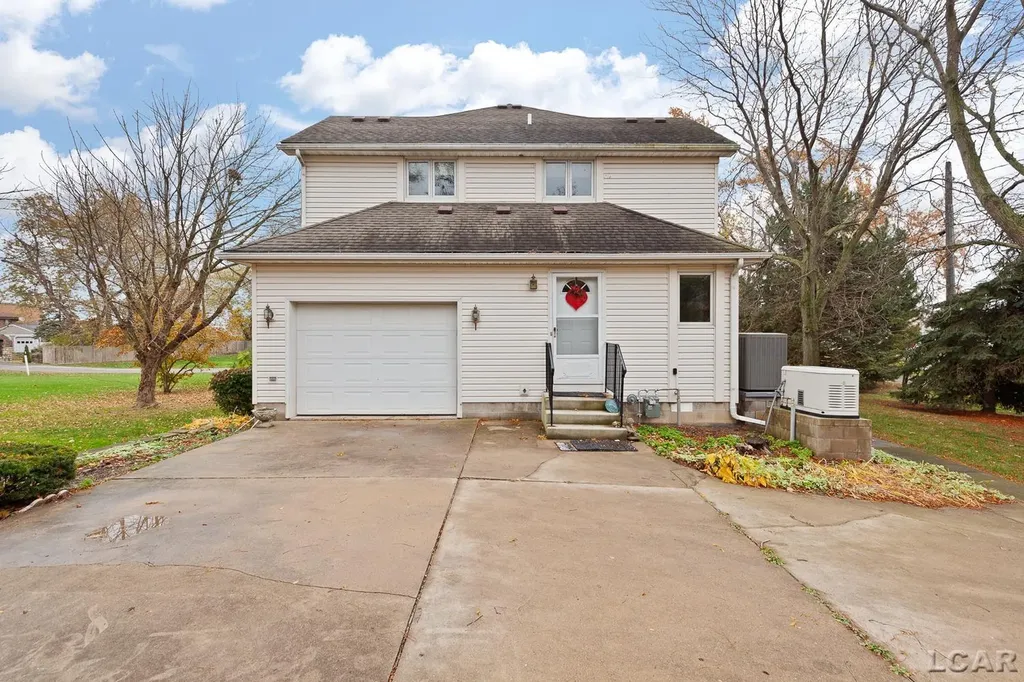 12301 Lakeshore Drive La Salle Township MI 48145