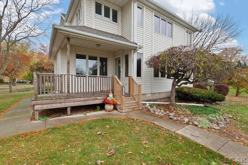 12301 Lakeshore Drive La Salle Township MI 48145