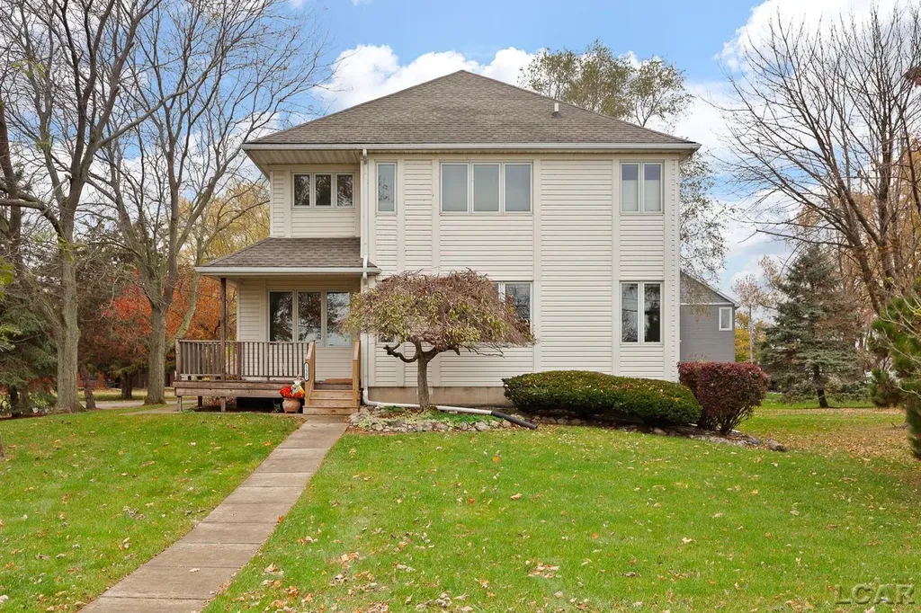 12301 Lakeshore Drive La Salle Township MI 48145
