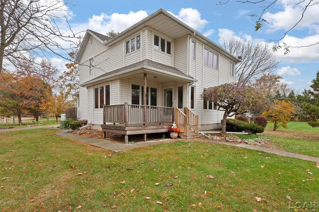 12301 Lakeshore Drive La Salle Township MI 48145