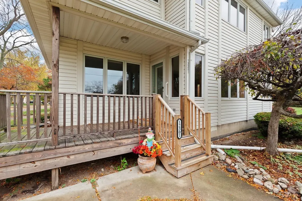 12301 Lakeshore Drive La Salle Township MI 48145