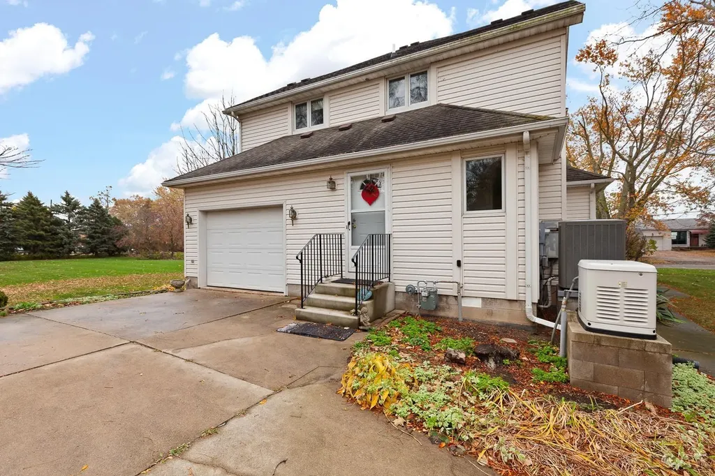12301 Lakeshore Drive La Salle Township MI 48145