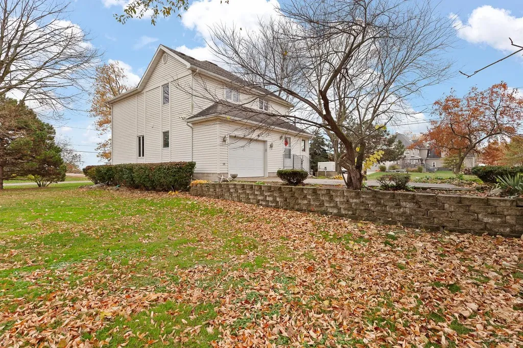12301 Lakeshore Drive La Salle Township MI 48145