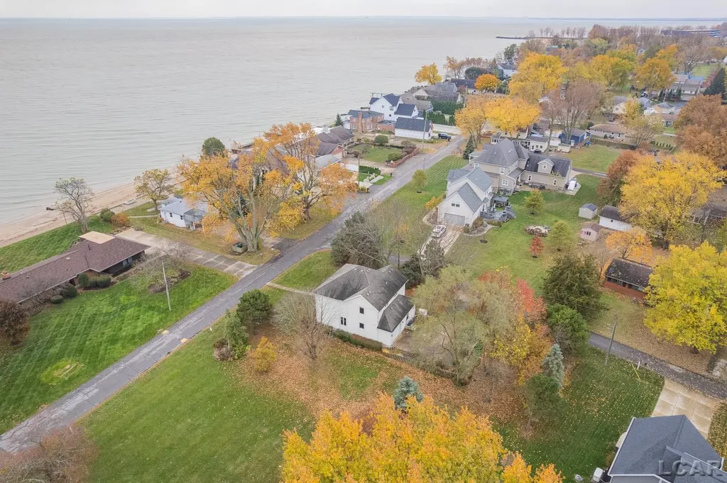 12301 Lakeshore Drive La Salle Township MI 48145