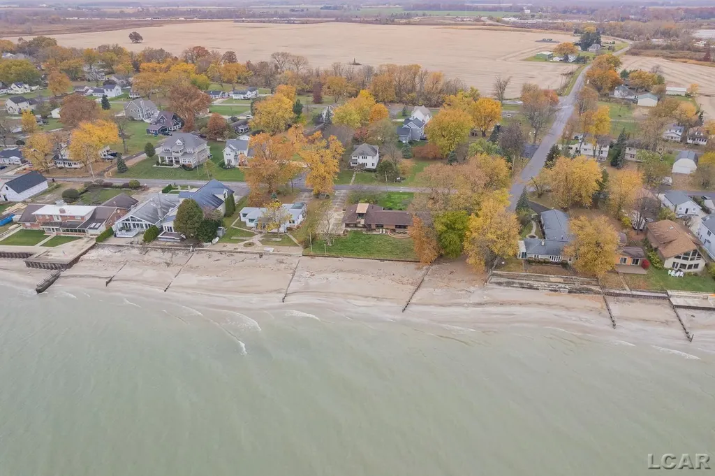 12301 Lakeshore Drive La Salle Township MI 48145