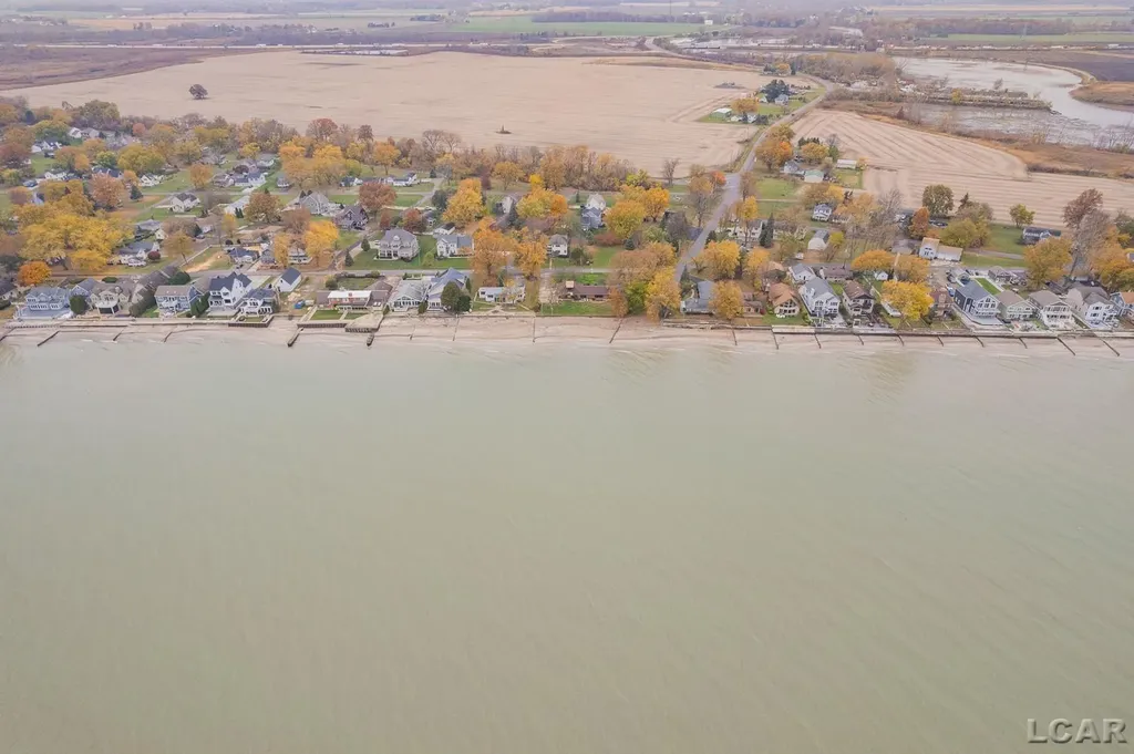 12301 Lakeshore Drive La Salle Township MI 48145