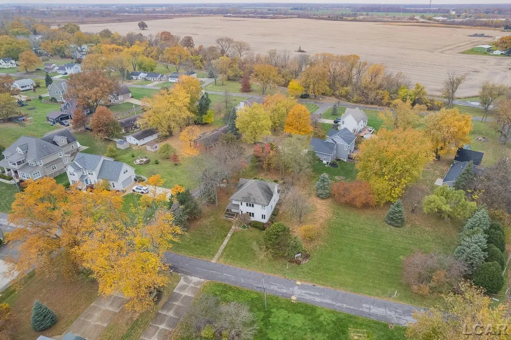 12301 Lakeshore Drive La Salle Township MI 48145