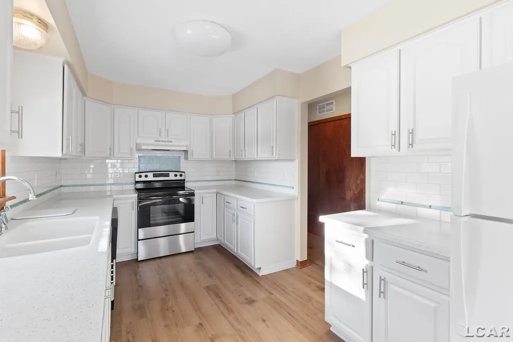 12301 Lakeshore Drive La Salle Township MI 48145