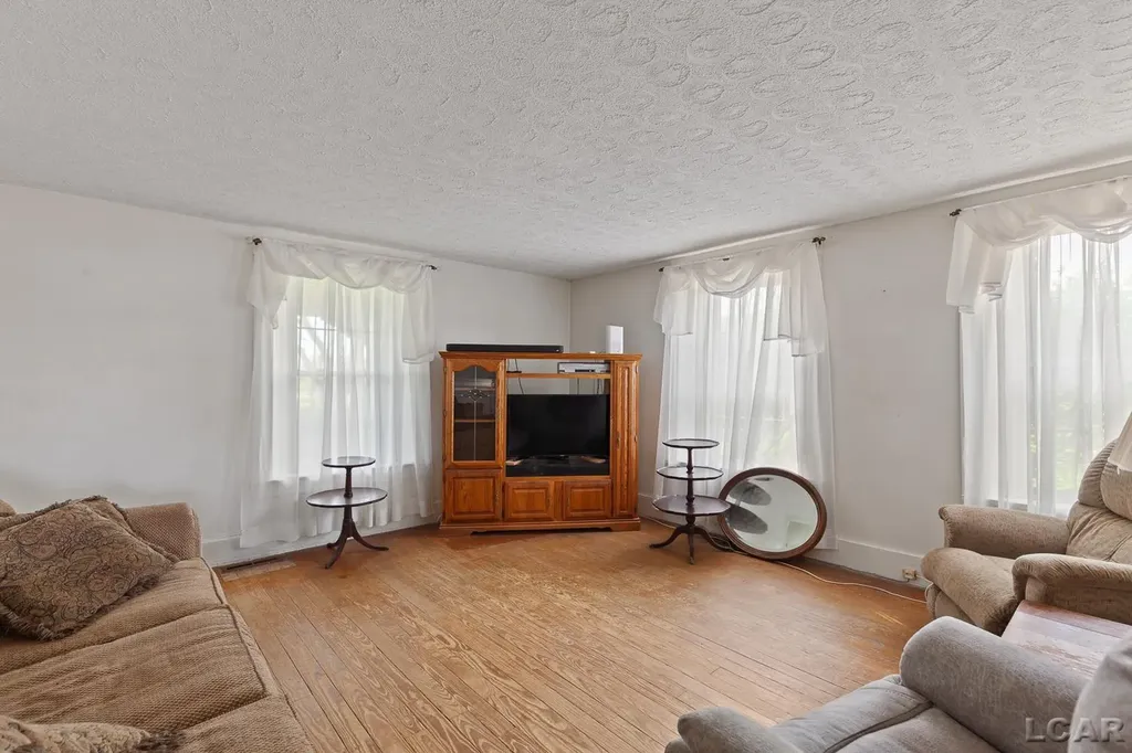 8720 Sharon Hollow Road Manchester Township MI 48158