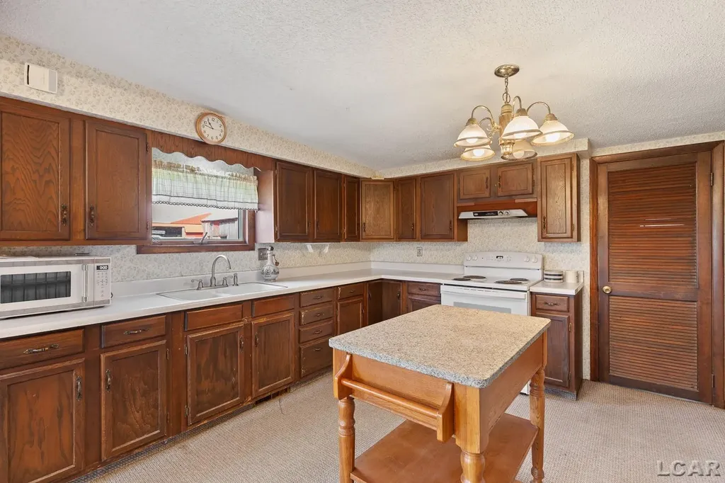 8720 Sharon Hollow Road Manchester Township MI 48158