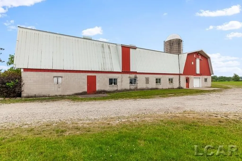 8720 Sharon Hollow Road Manchester Township MI 48158