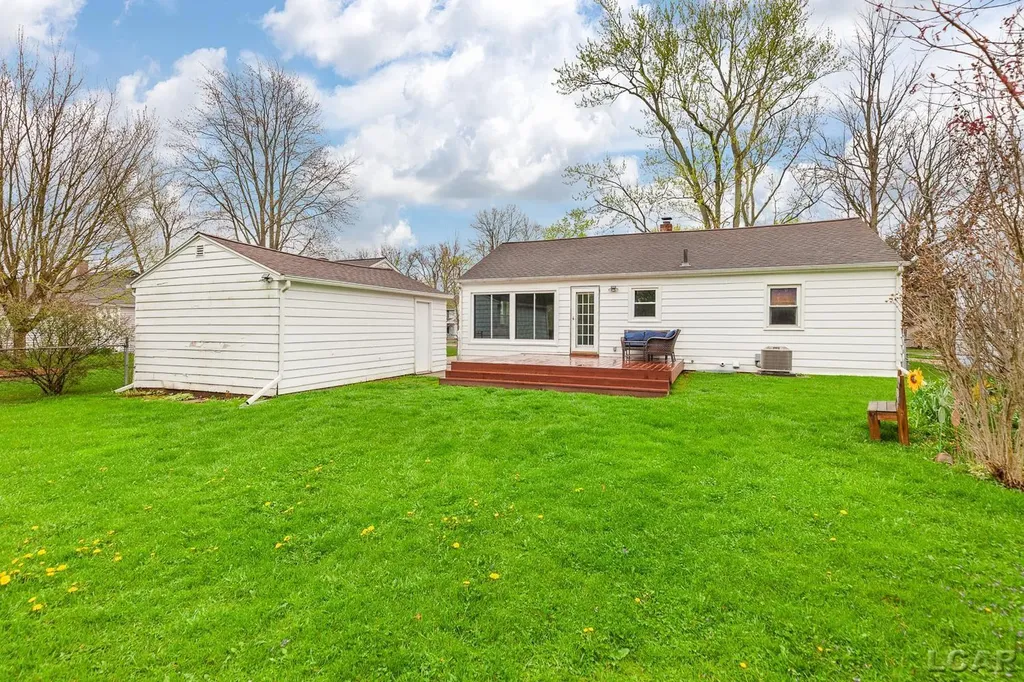 962 Vine Street Adrian City MI 49221