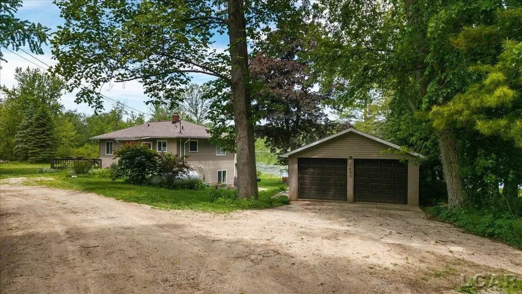 1400 Lakeview Drive Manchester Township MI 49287