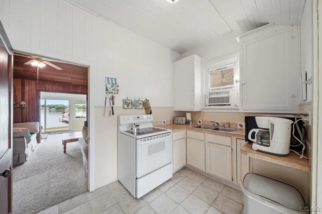 392 Egan Highway Cambridge Township MI 49230