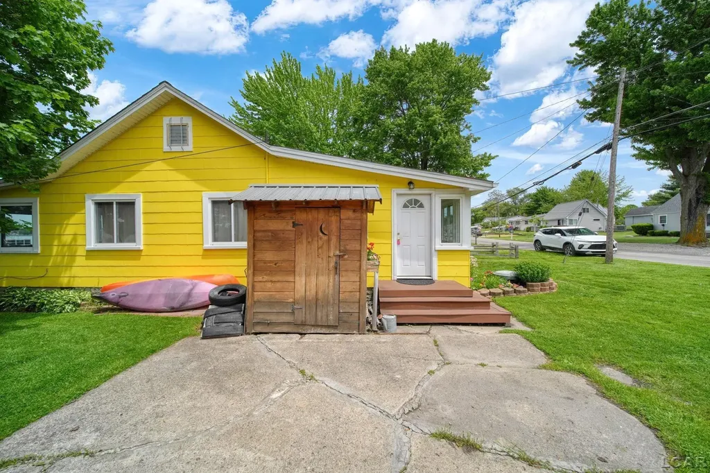 392 Egan Highway Cambridge Township MI 49230
