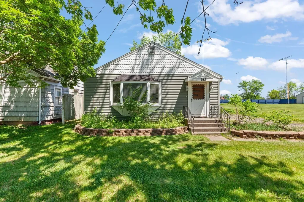922 Addison Street Adrian City MI 49221