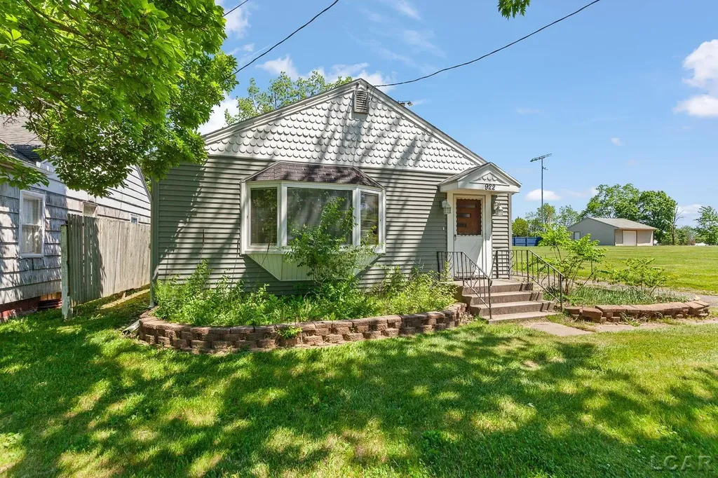 922 Addison Street Adrian City MI 49221