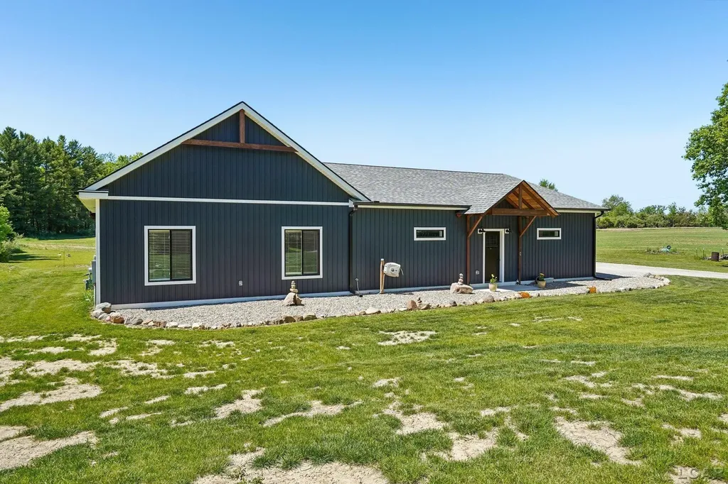 20785 Hogan Road Manchester Township MI 48158
