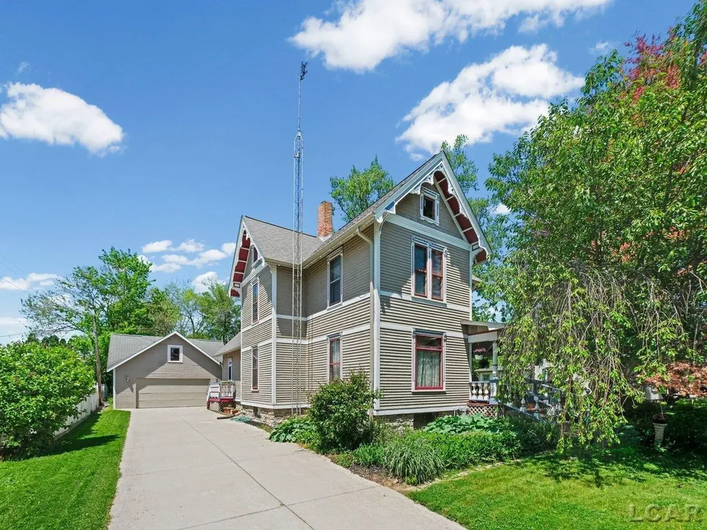 226 Giles Avenue Blissfield Village MI 49228