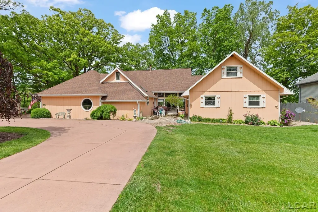 25 S Shore Drive Woodstock Township MI 49220