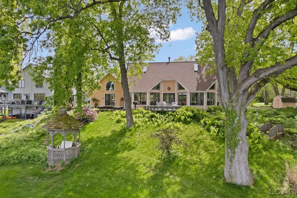 25 S Shore Drive Woodstock Township MI 49220