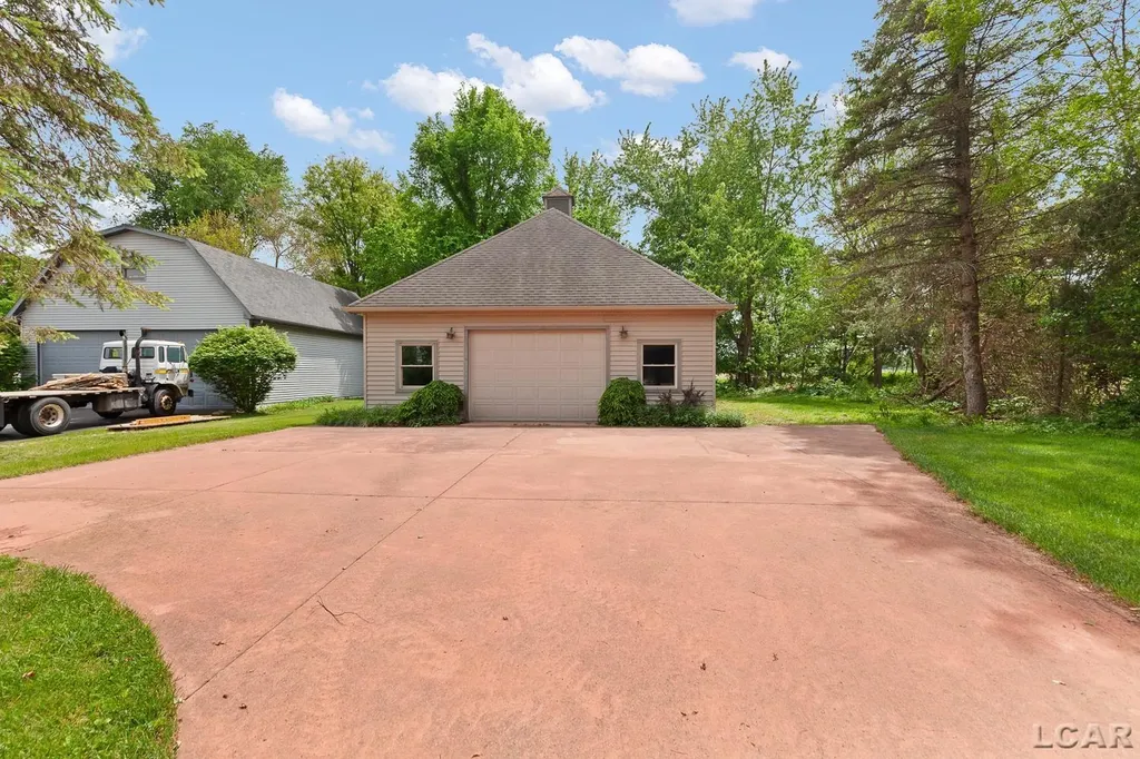 25 S Shore Drive Woodstock Township MI 49220