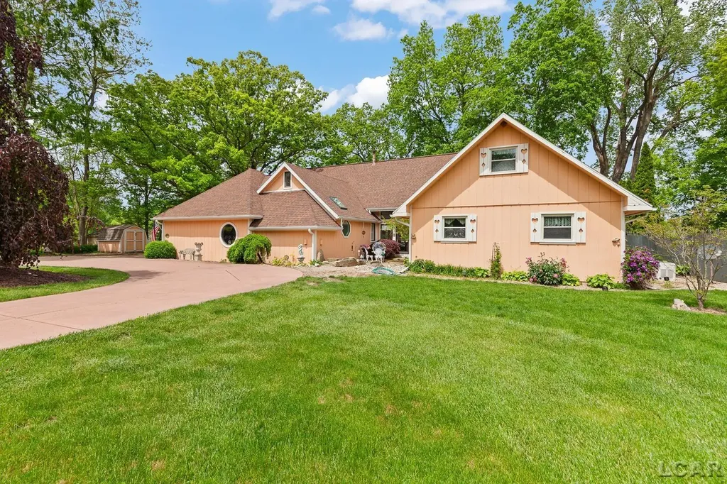 25 S Shore Drive Woodstock Township MI 49220