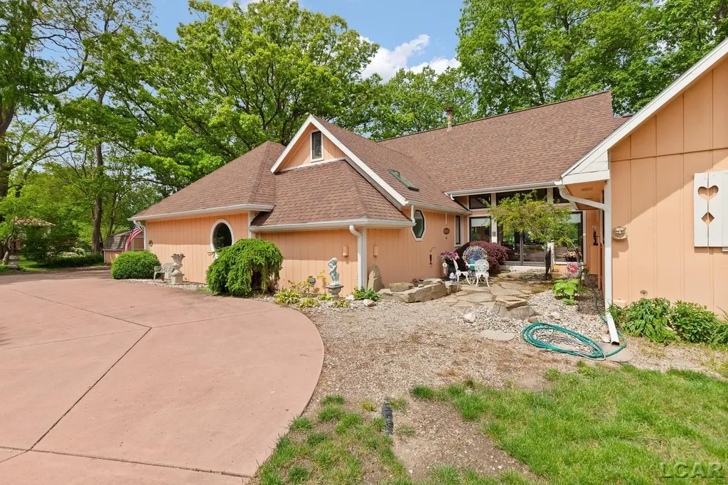 25 S Shore Drive Woodstock Township MI 49220