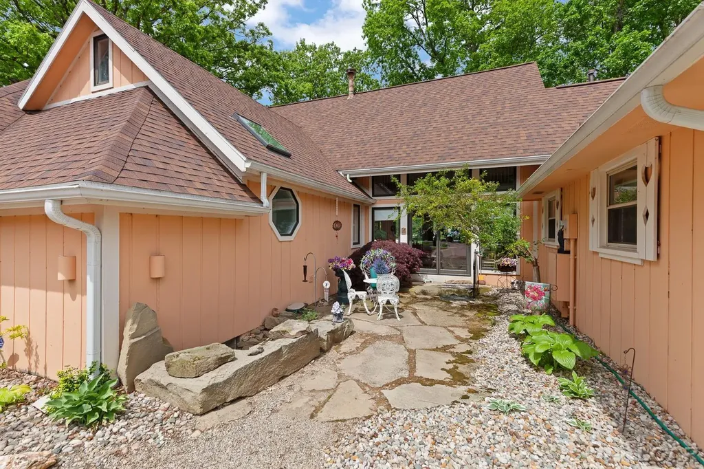 25 S Shore Drive Woodstock Township MI 49220