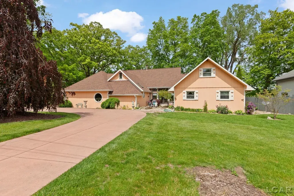 25 S Shore Drive Woodstock Township MI 49220