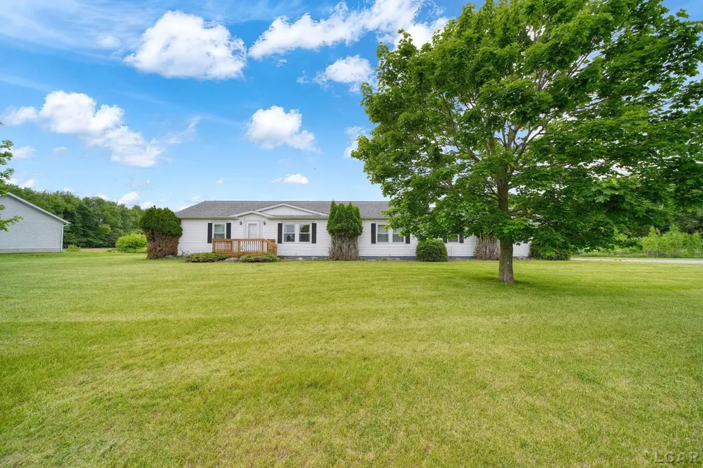 786 Brookview Drive Hudson City MI 49221