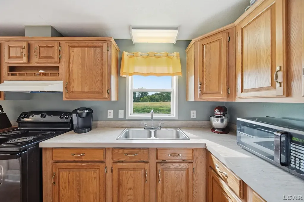 786 Brookview Drive Hudson City MI 49221