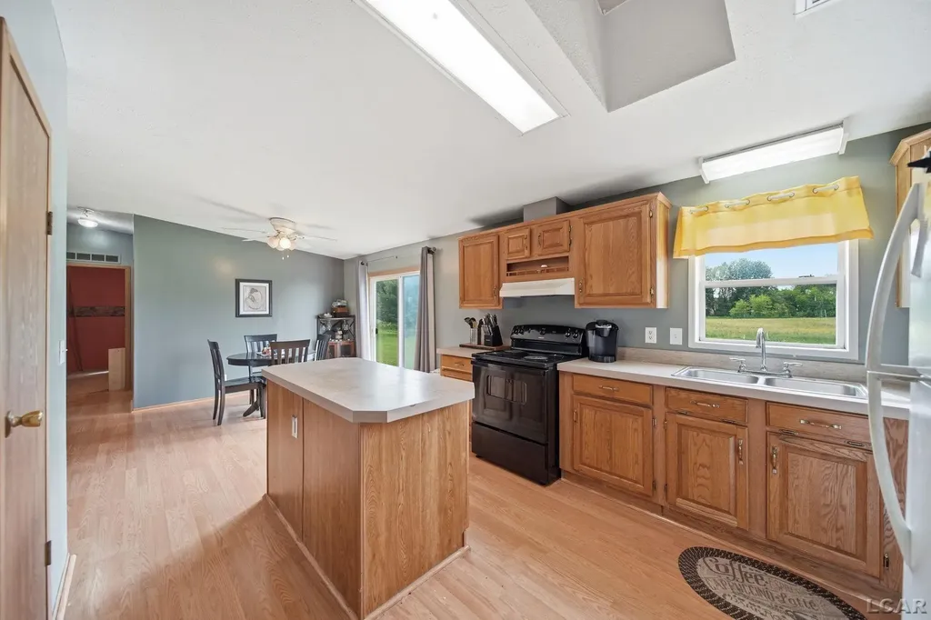 786 Brookview Drive Hudson City MI 49221