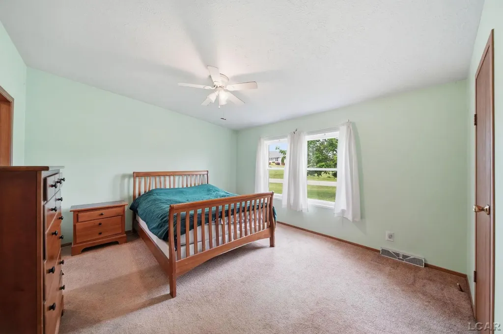 786 Brookview Drive Hudson City MI 49221