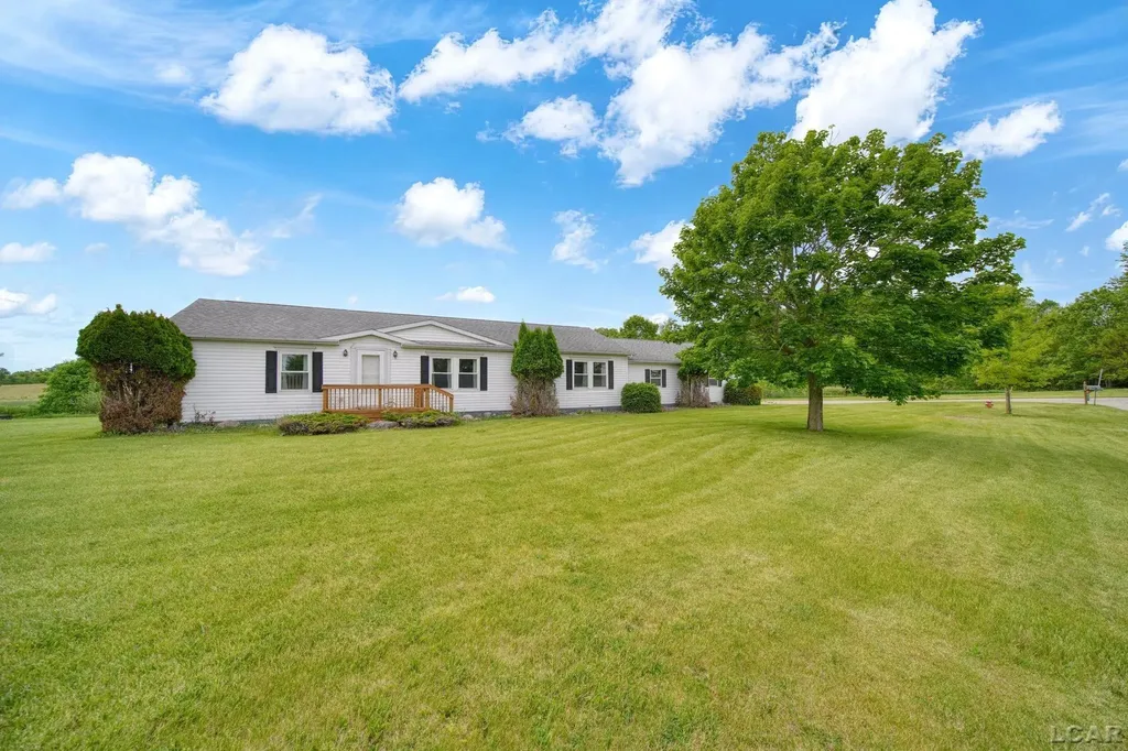 786 Brookview Drive Hudson City MI 49221