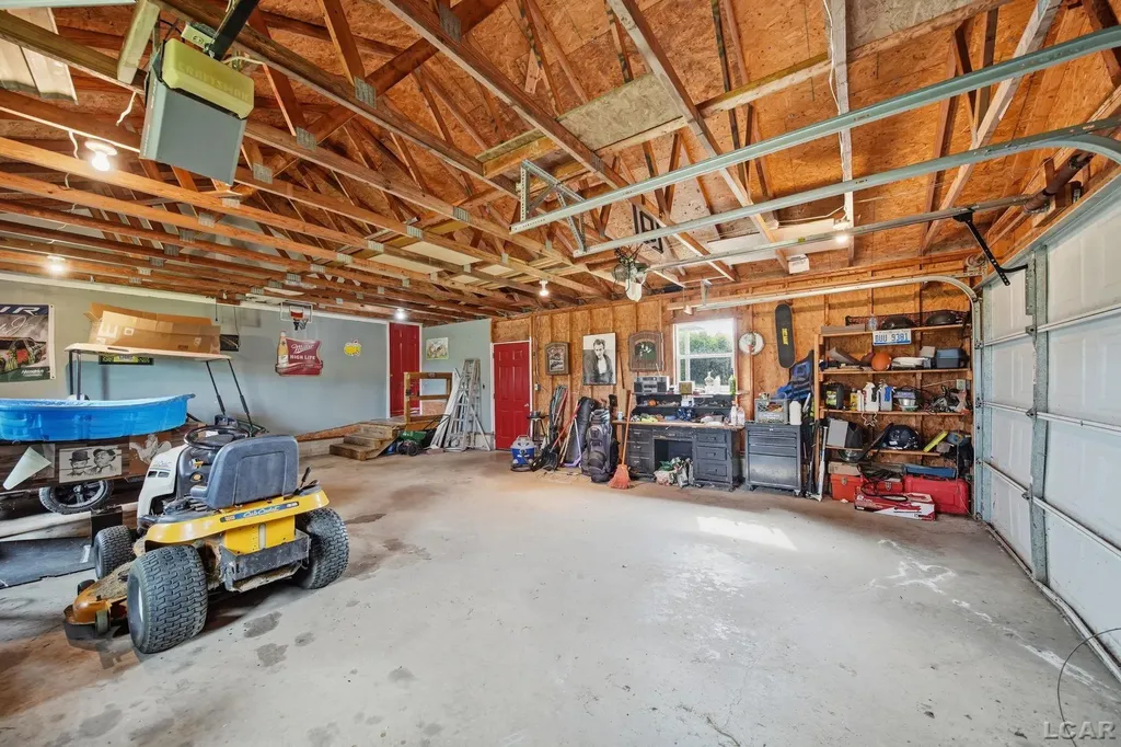 786 Brookview Drive Hudson City MI 49221