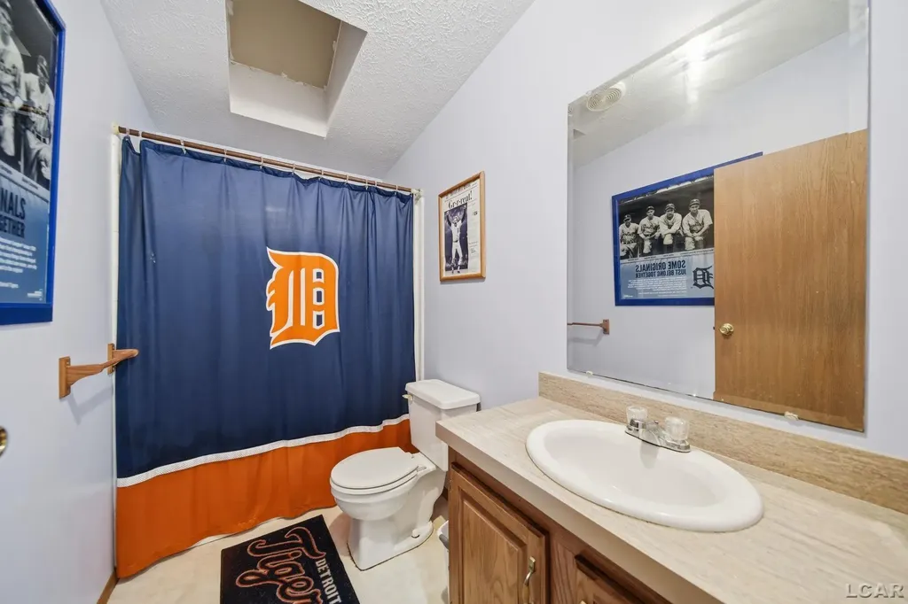786 Brookview Drive Hudson City MI 49221