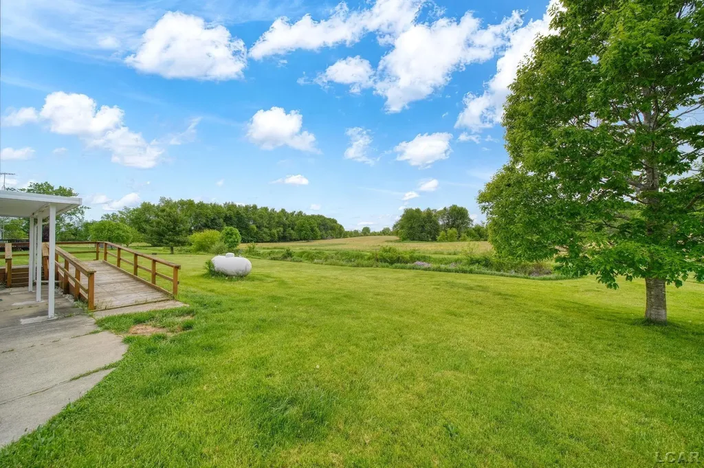 786 Brookview Drive Hudson City MI 49221