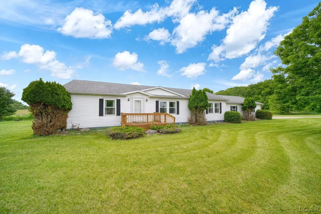 786 Brookview Drive Hudson City MI 49221