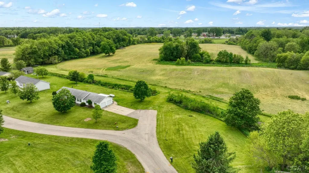 786 Brookview Drive Hudson City MI 49221