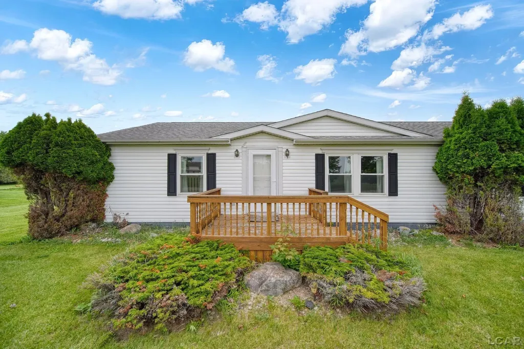 786 Brookview Drive Hudson City MI 49221